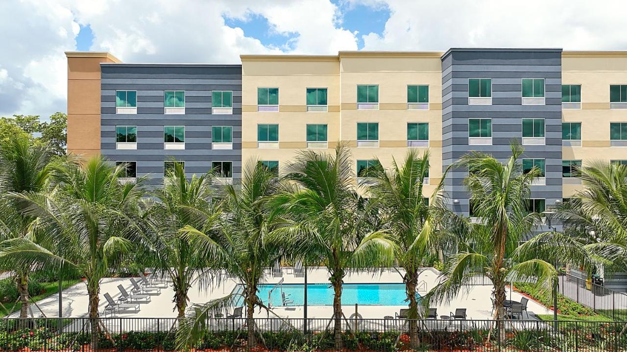 Fairfield Inn & Suites By Marriott Fort Lauderdale Northwest Tamarac Exterior photo